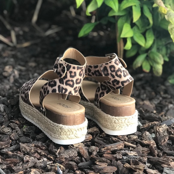 Leopard buckle strap espadrille sandal - Picture 3 of 7